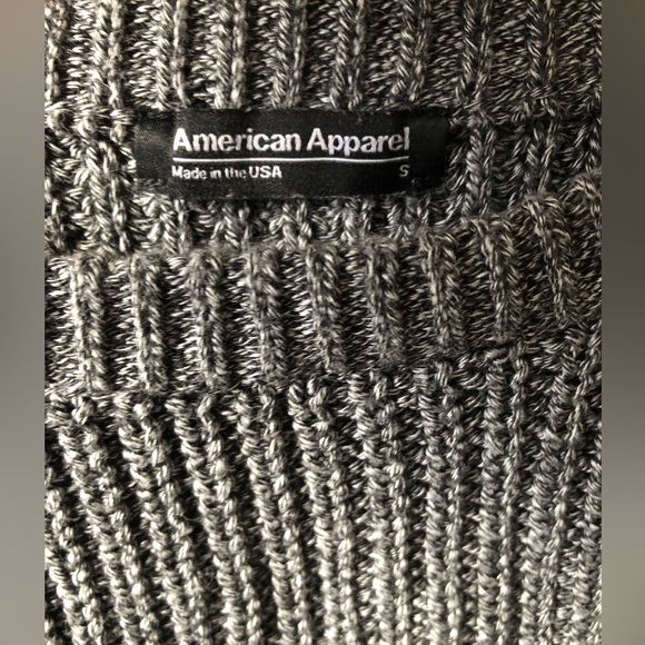 American Apparel grey cropped sweater. Cotton, cable knit fisherman style. - Picture 4 of 4